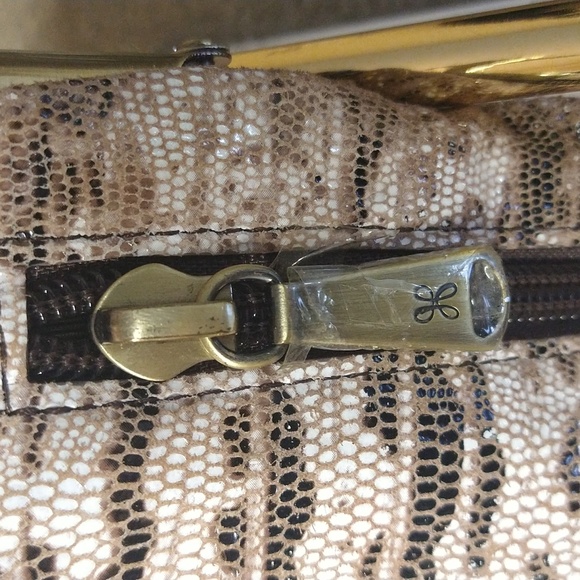 Hobo Lauren Clutch - Picture 4 of 15